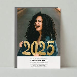 Plantilla de invitación a fiesta de graduación personalizable sin papel / Foto, fuente, simple, año, blanco, dorado / Descarga instantánea