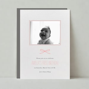 Faire-part pour un premier anniversaire et fête de naissance | Simple et minimaliste, classique et élégant | Modèle personnalisable de publication sans papier | Téléchargement instantané