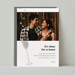 Convite para festa de noivado | Gráfico | Foto, champanhe, letra cursiva, taça, bebidas | Modelo personalizável para postagem sem papel | Download instantâneo