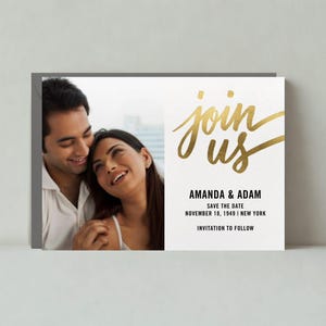 Plantilla personalizable para guardar la fecha de boda / Negrita y tipográfica / Brillante, dorada, cursiva / Descarga instantánea