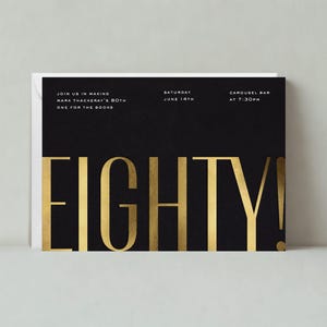 Uitnodiging verjaardagsfeestje mijlpaal | Vet en typografisch | Zwart, goud, 80e | Papierloze aanpasbare postsjabloon | Direct downloaden