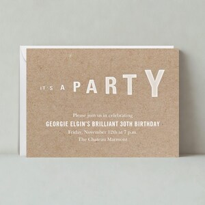 Invitación a fiesta de cumpleaños importante / Negrita y tipográfica / Marrón / Plantilla personalizable para publicación sin papel / Descarga instantánea