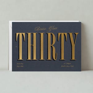 Plantilla de invitación personalizable para fiesta de cumpleaños de hitos sin papel / Negrita y tipográfica / Dorada, 30 / Descarga instantánea
