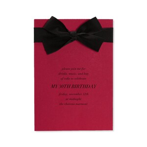 Modelo de convite de festa de aniversário personalizável sem papel | Clássico e elegante | Gravata borboleta, formal, vermelho | Download instantâneo