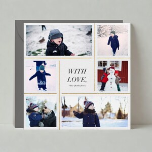 Puede incluir: Una tarjeta navideña con un collage de fotos familiares en un entorno invernal. La tarjeta incluye el texto "WITH LOVE, THE CRATCHITS". Las fotos muestran a niños jugando en la nieve y construyendo un muñeco de nieve.