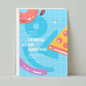 Peut inclure: Carte d'invitation avec un fond bleu et un motif quadrillé. La carte présente une part de pizza, un beignet et le texte "Swimming and Sunbathing". Les détails de l'événement sont également inclus.
