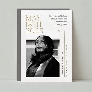 Invitación de graduación moderna, sencilla, con lámina dorada, tipografía moderna, dorada, plantilla personalizable sin papel, descarga instantánea.