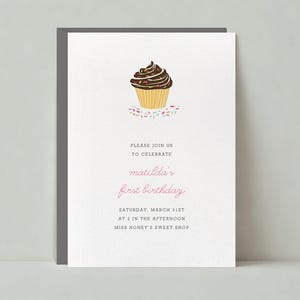Modèle personnalisable d'invitation de fête de naissance et d'anniversaire sans papier | Anniversaire d'enfant, Cupcake, Simple | Téléchargement instantané