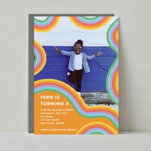 Invitación para fiesta de cumpleaños infantil / Elegante, amarilla, roja, brillante y morada / Plantilla personalizable sin papel / Descarga instantánea