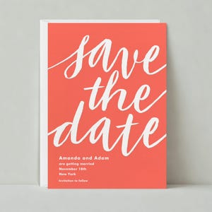 Plantilla personalizable para guardar la fecha de boda sin papel / Negrita y tipográfica / Escritura, naranja rosado, cursiva / Descarga instantánea