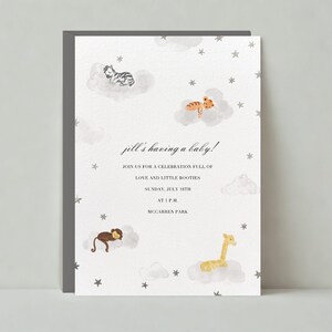 Paperless Post Anpassbare Babypartyeinladungsvorlage | Giraffe,Wolken,Affe,Schlafend,Schlafend,Affe,Grau | Sofort Download