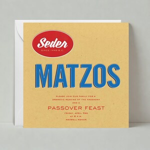 Peut inclure: Une carte d'invitation jaune avec un logo rouge et blanc qui dit "Seder Since 1440 B.C." et du texte bleu qui dit "MATZOS". L'invitation est pour un festin de Pâque le vendredi 3 avril à 18h00 au Maxwell Manor.