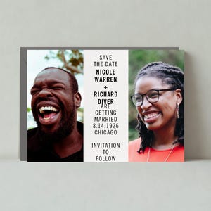 Op de afbeelding: Save the date-kaart met een foto van een lachend stel. De tekst luidt "Save the Date Nicole Warren + Richard Diver Are Getting Married 8.14.1926 Chicago Invitation to Follow."