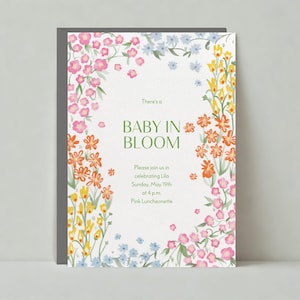 Könnte beinhalten: Eine Babyparty-Einladung mit einem floralen Rand. Der Text lautet "There's a Baby in Bloom. Please join us in celebrating Lila Sunday, May 19th at 4 p.m. Pink Luncheonette."