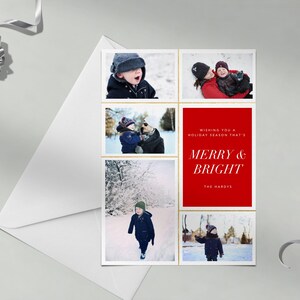 Puede incluir: Una tarjeta de felicitación navideña con un collage de fotos familiares en un entorno invernal. La tarjeta presenta el texto "MERRY & BRIGHT" sobre un fondo rojo, con el apellido familiar debajo. Un lazo y una cinta plateados en el fondo.