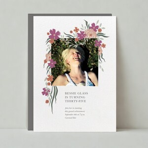 Papierloze post aanpasbare sjabloon uitnodiging verjaardagsfeestje | Illustratief, rustiek | Bloemen, planten, artistiek | Direct downloaden