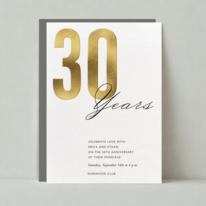 Invitación de aniversario / Diseño tipográfico moderno y atrevido / Sencillo, con lámina dorada / Plantilla personalizable para publicación sin papel / Descarga instantánea