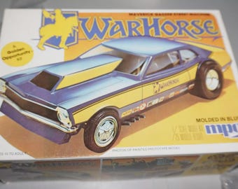Kit de modelismo MPC 1/25 Ford Mverick Warhorse Funny Car de 1970