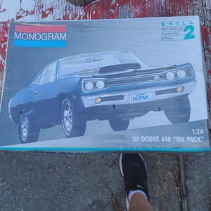 monogram 1/24 1969 dodge 440 six pack model kit