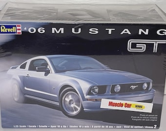 Revell 1/25 2006 ford mustang gt model kit