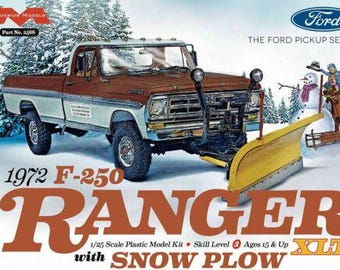 Moebius 1972 ford 1/25 ford f250 pickup w/snowplow model kit