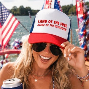 Terra dei liberi, casa dei postumi della sbornia, cappellino da camionista, cappellino divertente per il 4 luglio, cappellino patriottico per feste, cappellino snapback per giornate al lago, cappellino da camionista personalizzato