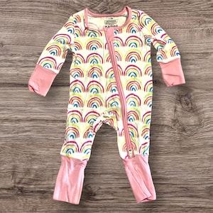 Pijama de bebé arcoíris, pijama de bebé de bambú, pijama convertible con cremallera, pijama de bambú, mono de bambú con cremallera, baby shower, regalo de baby shower