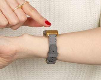 Correa personalizada de piel gris con cuentas para Fitbit: Charge 6, Versa, Inspire