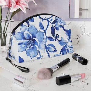 Blue and White Toile Makeup Bag, Toile Pouch, Toile Makeup Pouch, Toile Makeup Bag, Variety Size Pouch, Vintage Pattern Bag, Toiletries
