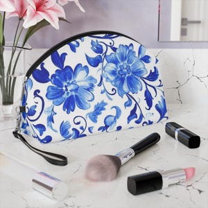 Blue White Floral Toile Makeup Bag, Toiletries Bag, Toile Pouch, Bridal makeup Bag, Sakura Floral Design, Travel Toiletries, Toile de Jouy