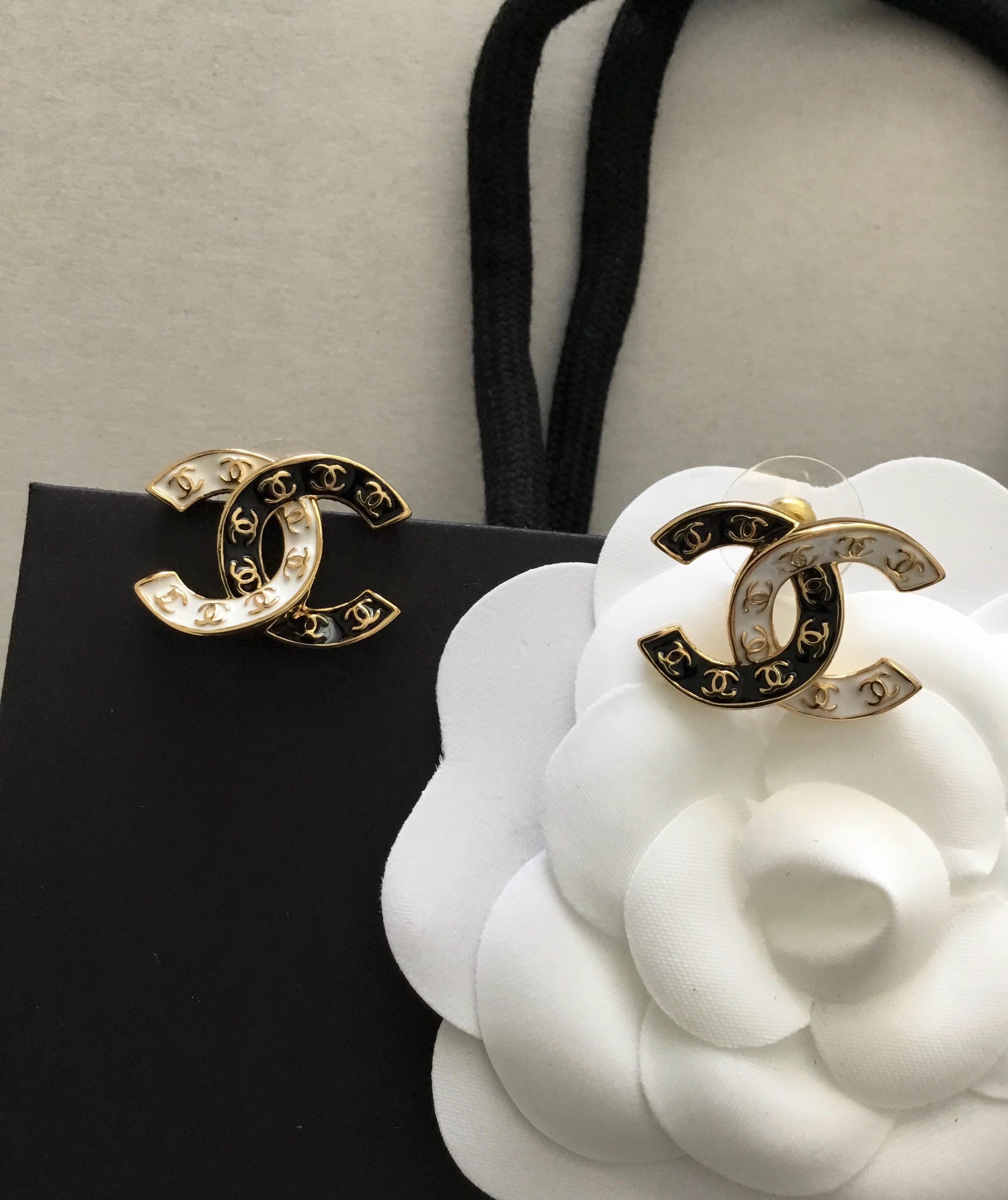 Chanel heart earring - Etsy 日本