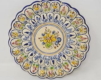 Vintage Talavera-Wandteller, handbemalt und mit gewelltem Rand – Keramik, 23 cm, blau-gelbes Blumenmuster, Spanien
