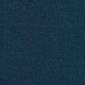 Puede incluir: Primer plano de una tela vaquera azul oscuro con un tejido texturizado.