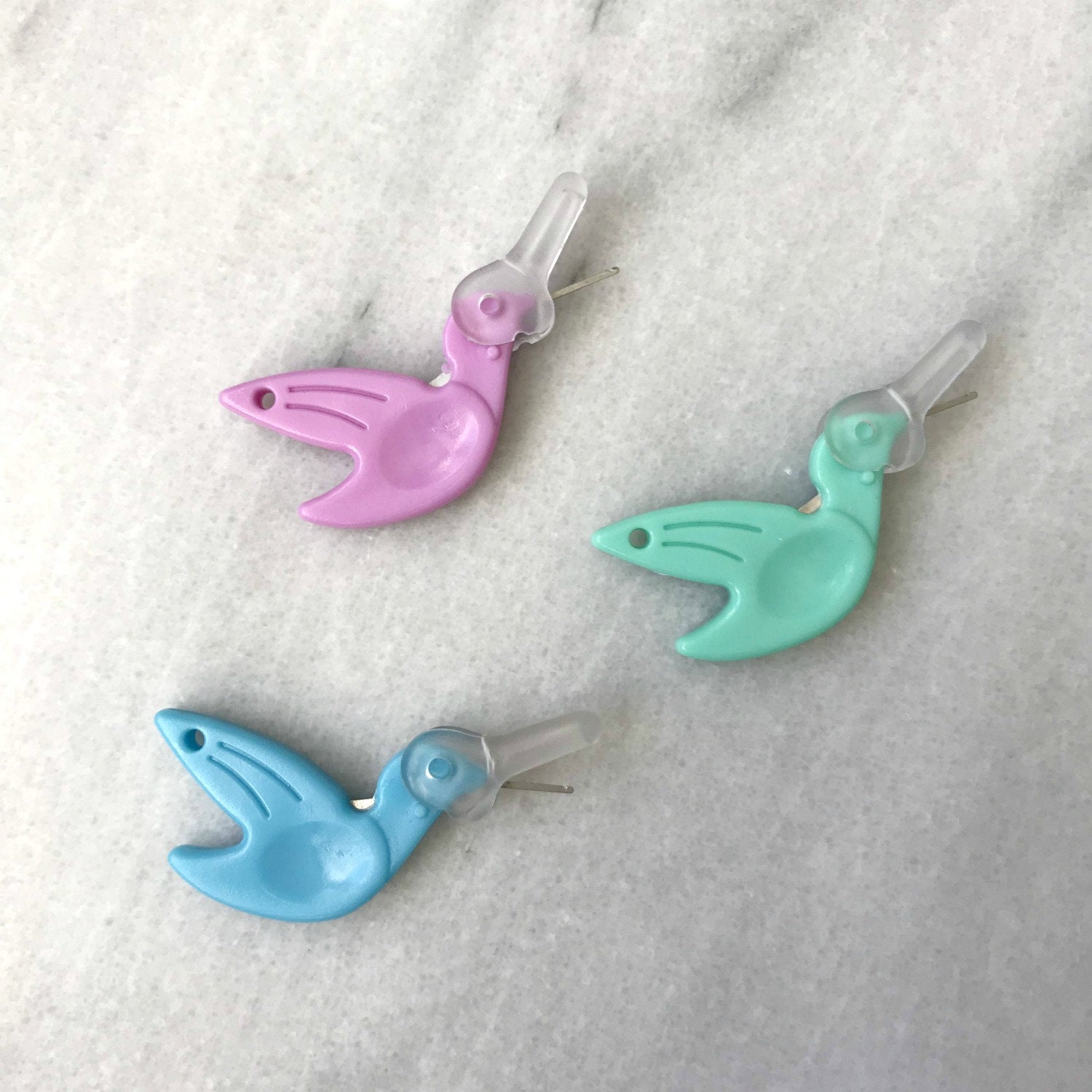 Le Needle Bird - Hummingbird Needle Threader with Cutter