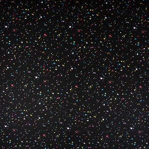 Pode incluir: Fundo preto com um padrão disperso de pequenos confetis coloridos. O confeti é de várias formas e tamanhos, incluindo círculos, quadrados e triângulos. As cores incluem vermelho, amarelo, azul, verde e rosa.