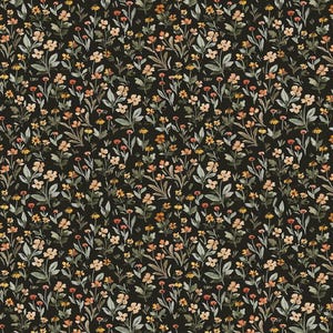 Può includere: Un fitto motivo floreale con piccoli fiori in stile acquerello nei toni del pesca, giallo e arancione, su sfondo nero. Il design incorpora foglie e steli verdi, creando una stampa botanica ripetuta adatta per tessuti o carta da parati.