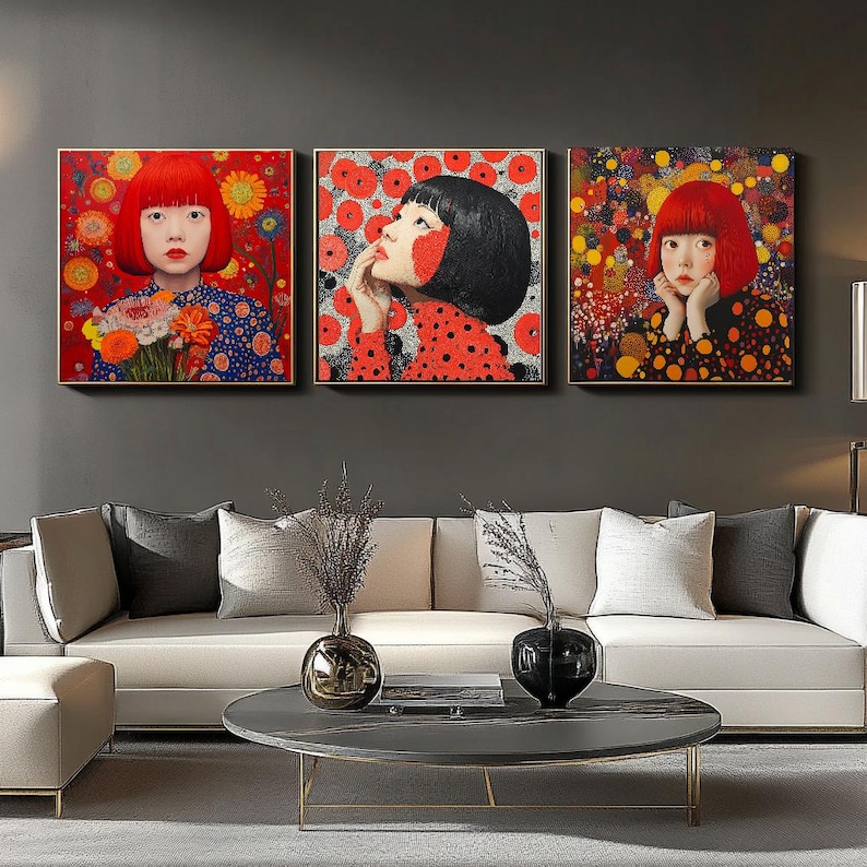 K&ouml;nnte beinhalten: Drei gerahmte quadratische Kunstdrucke. Jeder zeigt ein Portr&auml;t einer Person mit roten oder schwarzen Haaren vor einem lebendigen floralen Hintergrund. Die Portr&auml;ts sind in einem modernen Stil gehalten, mit kr&auml;ftigen Farben und Mustern.