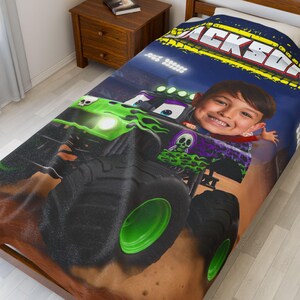 Gepersonaliseerde monstertruckdeken: Monster Jam Grave Digger Monster Truck, verjaardagscadeau, aangepast kindercadeau, cadeau peuter vrachtwagenliefhebber afbeelding 3