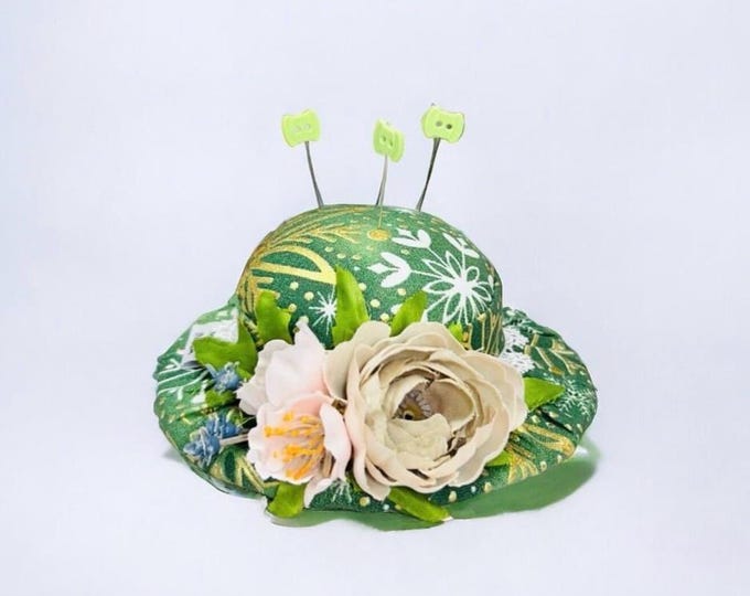 Green Floral Hat Pincushion – Snowflake Print Needle Holder