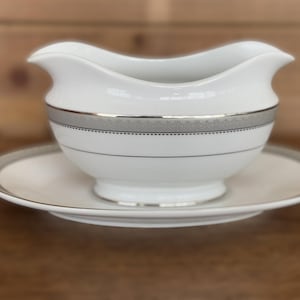 Vintage Mikasa Platinum Crown L3428 Gravy Boat with Attached Underplate – Elegant Fine China