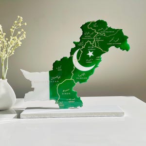 Mapa de Pakistán, colores de la bandera, ciudades grabadas - Acabado de resina / Regalo perfecto
