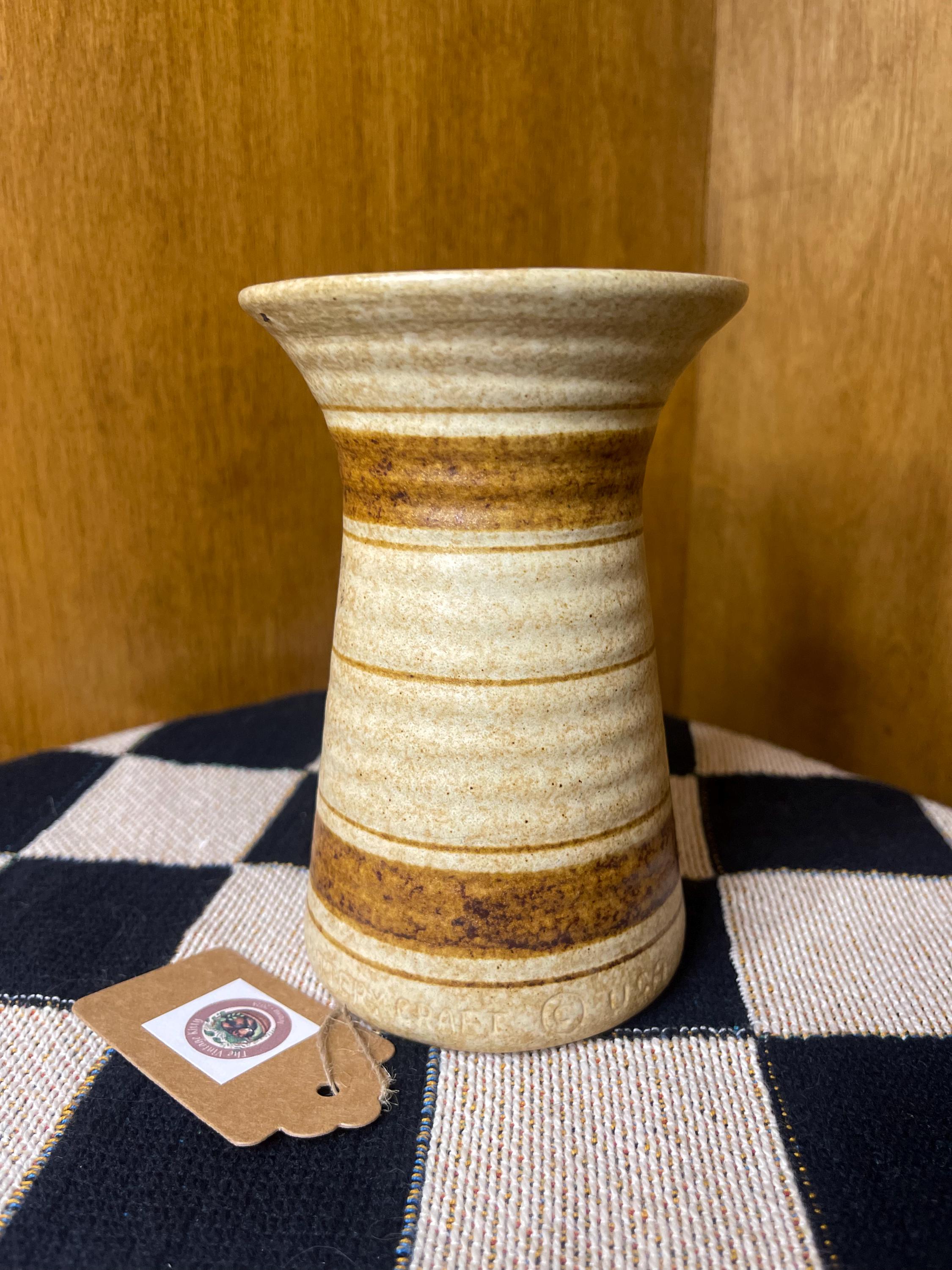 タン色のストライプ柄スタジオ陶器の花瓶 - Etsy 日本