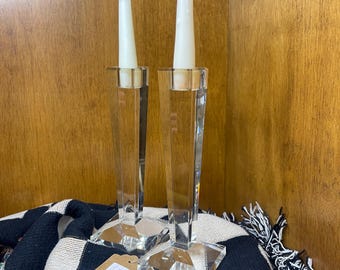 Par de candelabros de cristal firmados por Oleg Cassini