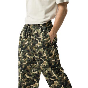 Green Camouflage Printed Joggers, AOP Camo Military Streetwear Joggers Pants, Casual Gym Workout Joggers Trouser, Loungewear, Unisex, Gifts