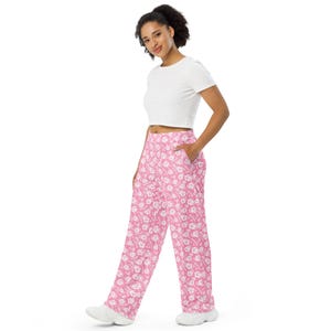 Pink Hawaiian Flowers Print PJ Pants, Aesthetic Floral AOP Loungewear Wide Leg Pants with Pockets, Hippie Pants, Loose Rave Pants, Unisex