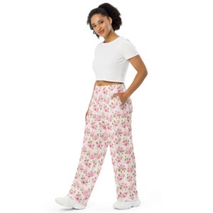 Pastel Pink Rose Flowers Print PJ Pants, Aesthetic Floral AOP Loungewear Wide Leg Pants with Pockets, Hippie Pants, Loose Rave Pants, Unisex