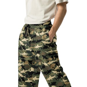 Shark Camo Printed Wide Leg Joggers, AOP Camo Military Streetwear Yoga Pants, Casual Gym Workout Joggers Sweatpants with Pockets, Oversized