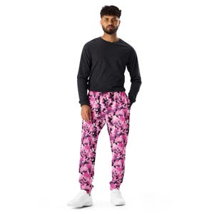Pink Camouflage Printed Men&#39;s Joggers, AOP Camo Military Streetwear Slim Fit Joggers Pants, Casual Gym Workout Joggers, Loungewear, XS-3X