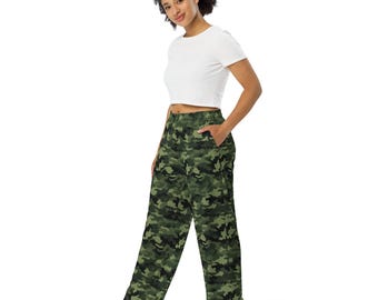 Green Camouflage Printed Wide Leg Pants, AOP Camo Military Streetwear PJ Pants with Pockets, Lounge and Sleepwear, Palazzo Pants, Unisex