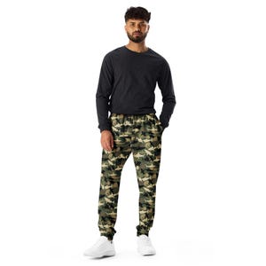 Shark Camo Printed Slim Fit Mens Joggers, Camo Military Streetwear Yoga Pants, Gym Workout Fitness Joggers Sweatpants with Pockets, XS-3X